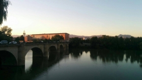 Río Ebro a su paso por el puente de piedra